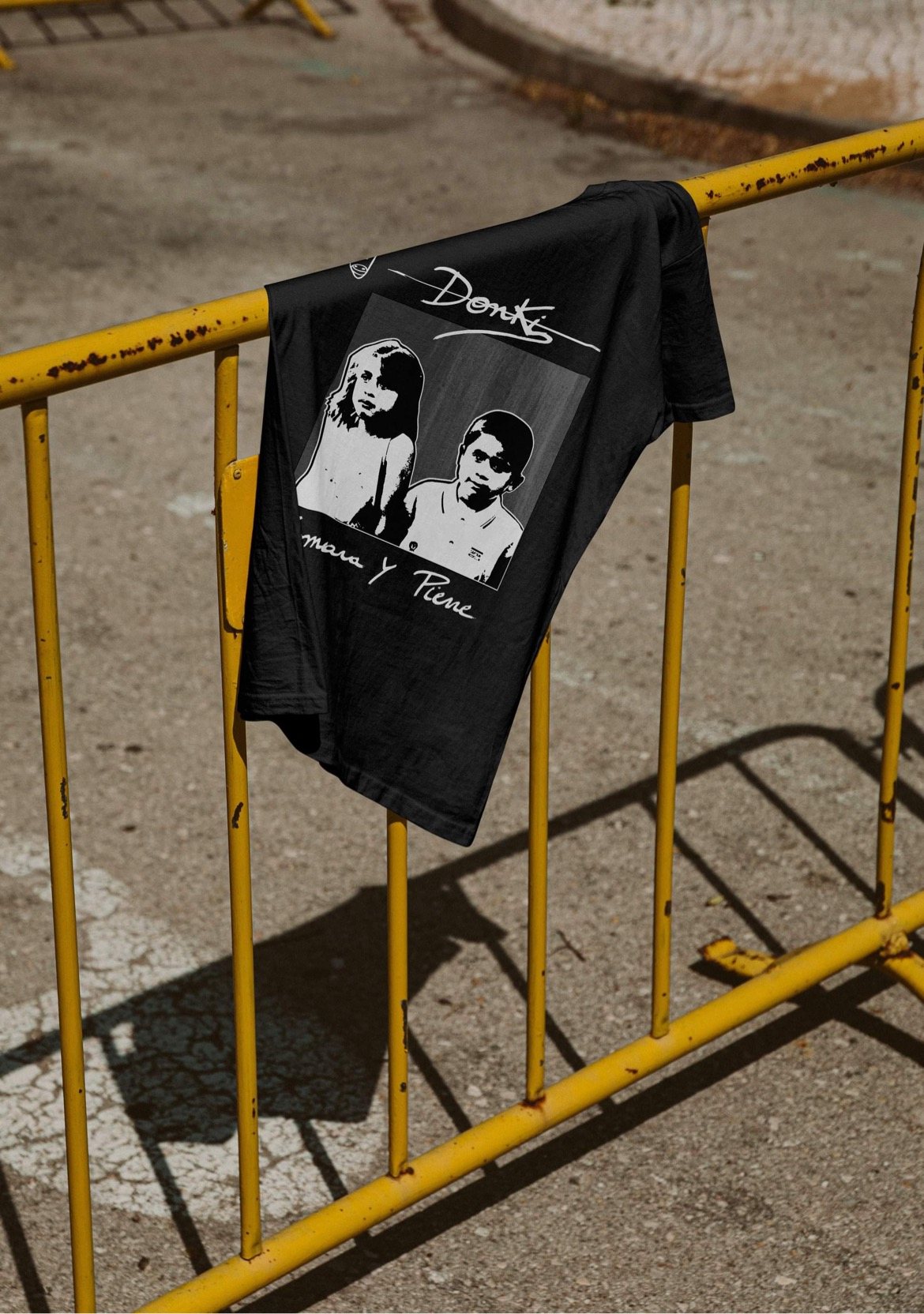 T-shirt noir Donki — design Mara y Piene
