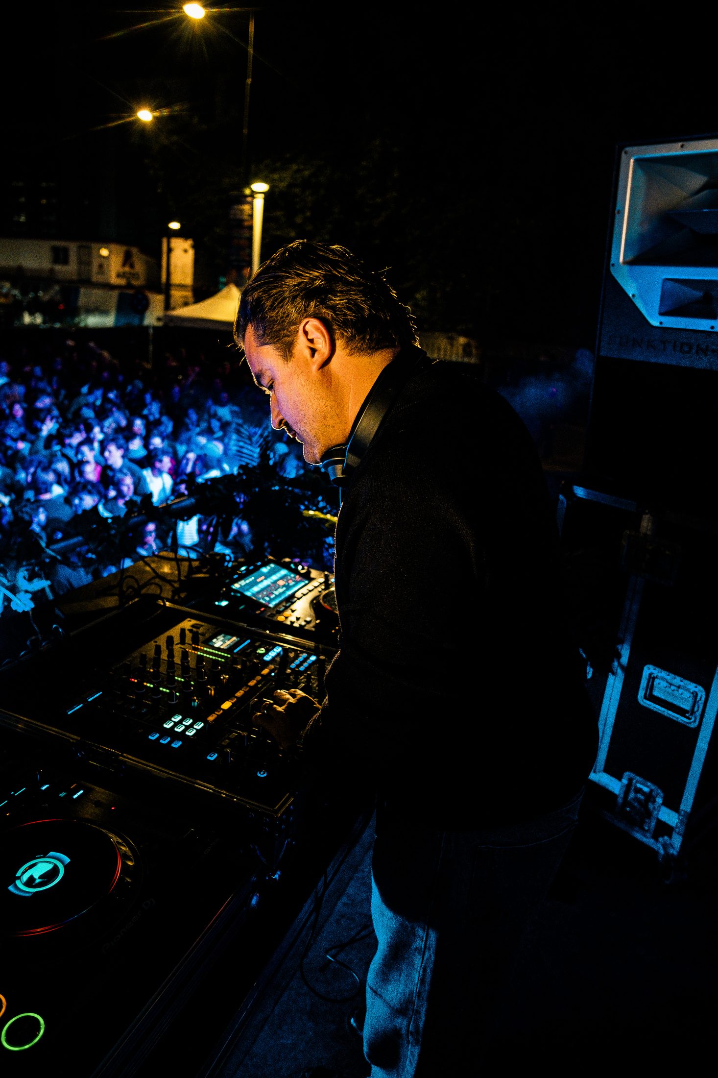 DJ vue dos
